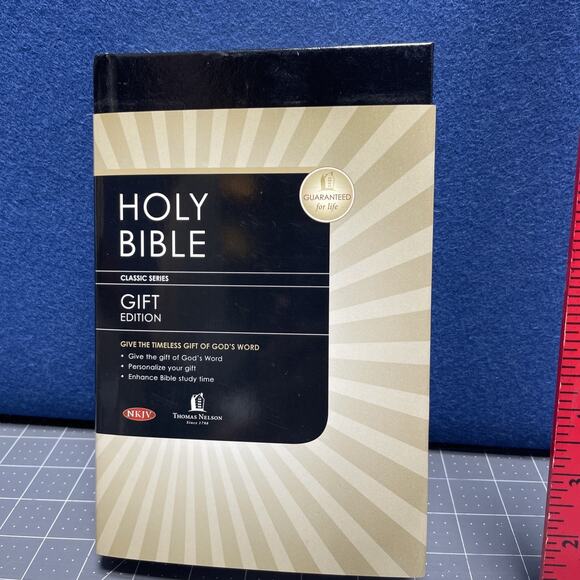 HOLY BIBLE Gift Edition NKJV New King James Version Black Hardcover Read - Picture 1 of 6